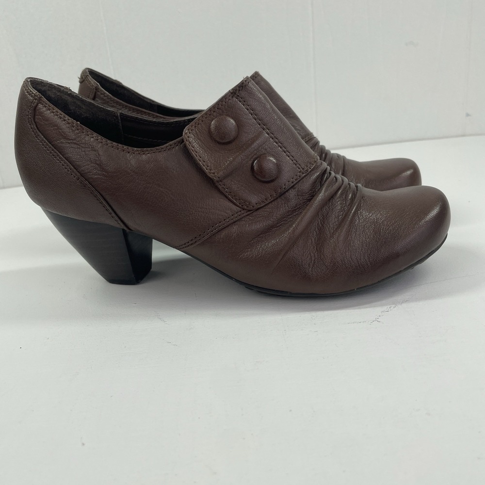 Bare Traps Womens  Size 8 Tyley Brown Leather Booties Slip On Shoes Heel Button‎